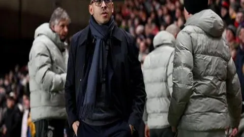 “太阳队连遭败仗，关键球员受伤，末战征程压力倍增！”